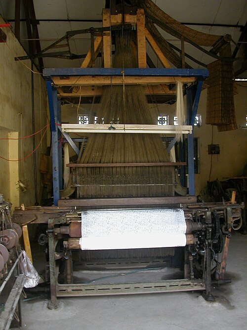 Khung dệt lụa truyền thống — Vietnamese Silk